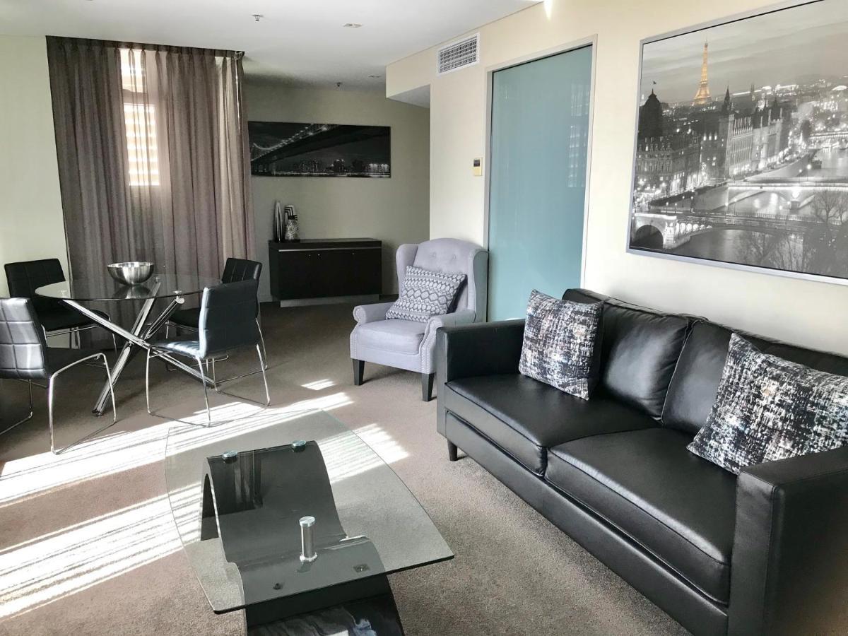 Adelaide Dress Circle Apartments - North Terrace Екстер'єр фото