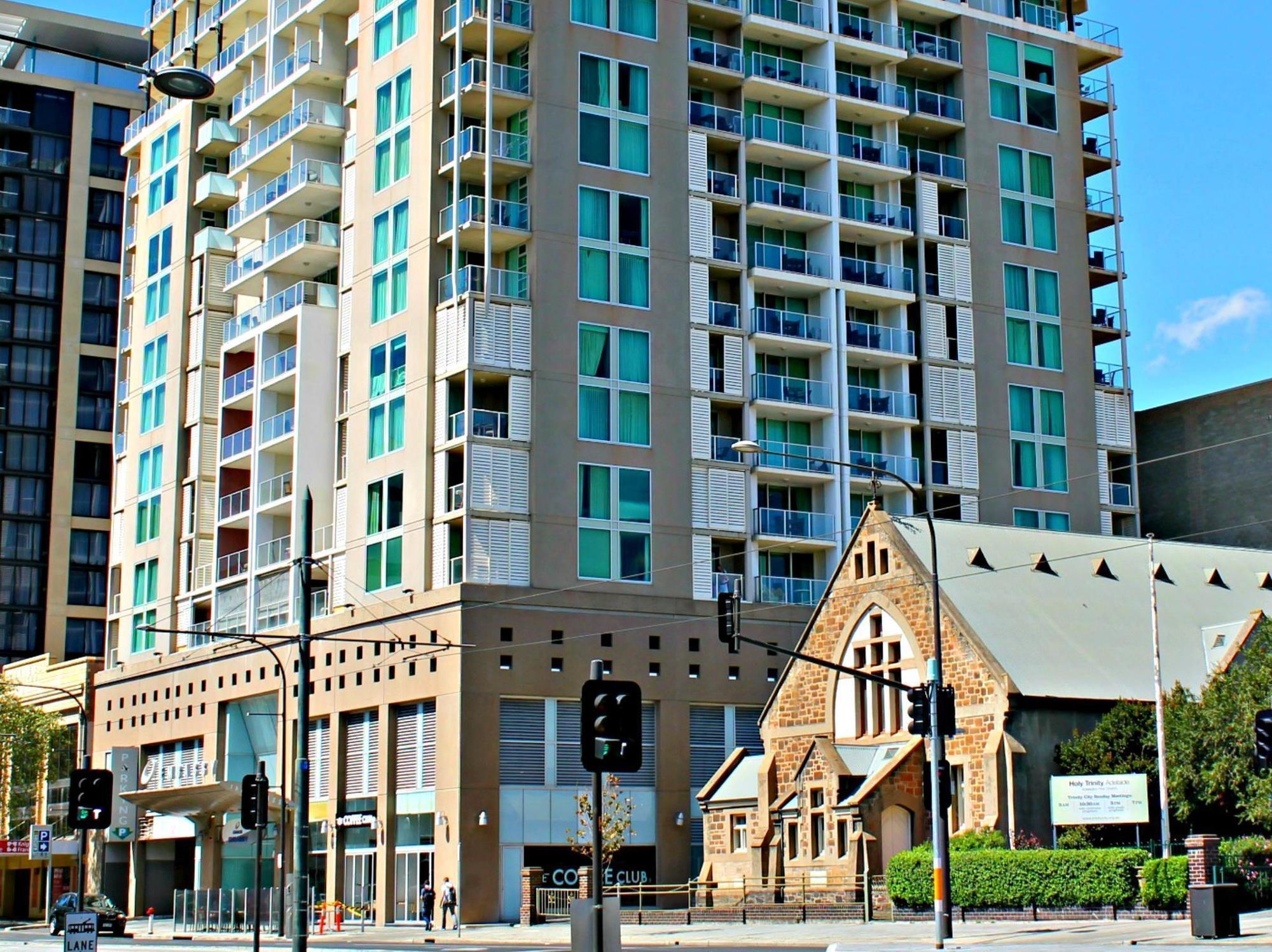Adelaide Dress Circle Apartments - North Terrace Екстер'єр фото