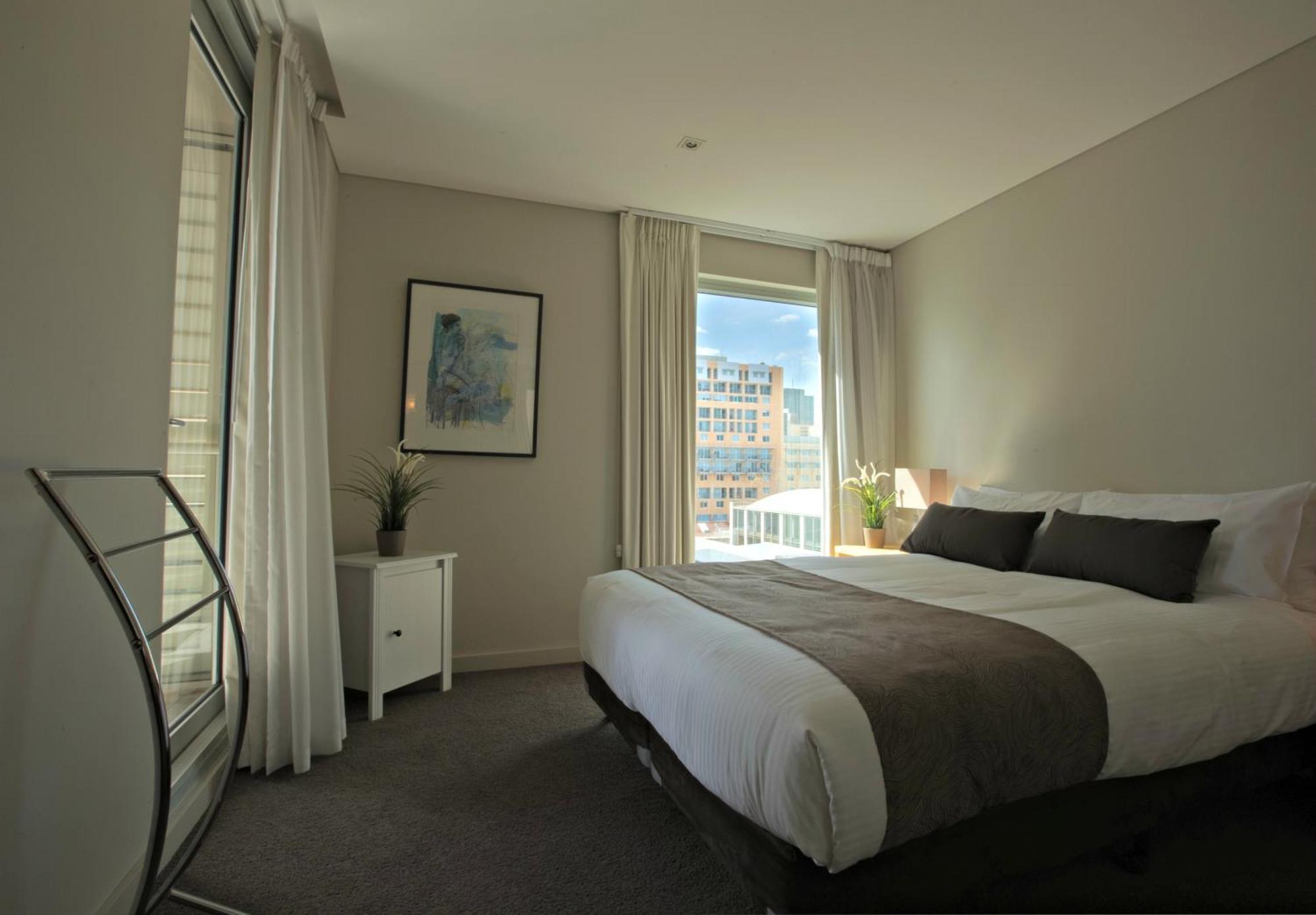 Adelaide Dress Circle Apartments - North Terrace Екстер'єр фото