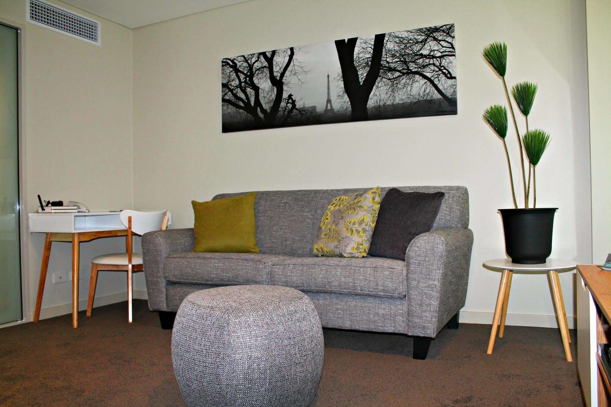 Adelaide Dress Circle Apartments - North Terrace Екстер'єр фото