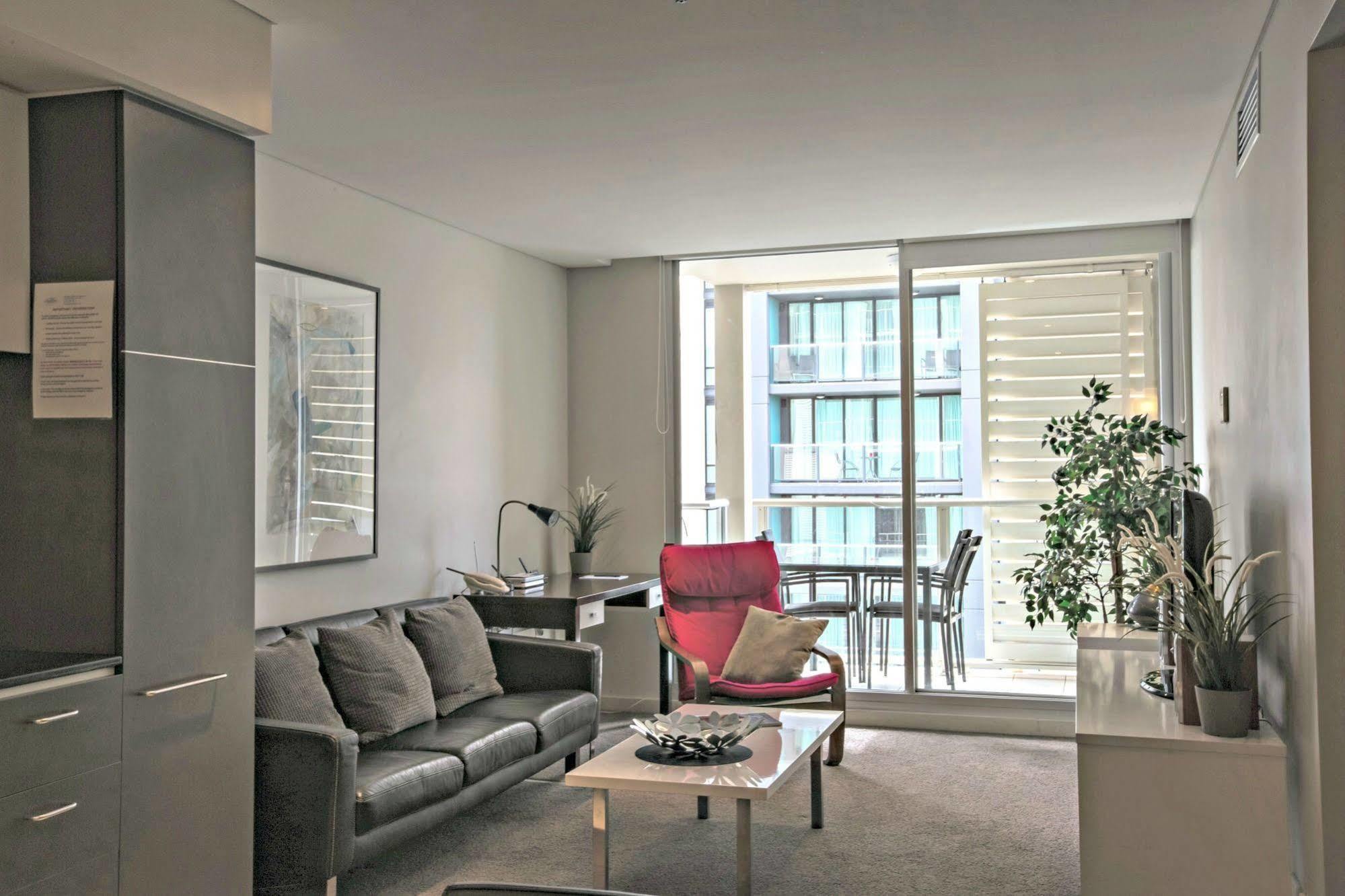 Adelaide Dress Circle Apartments - North Terrace Екстер'єр фото