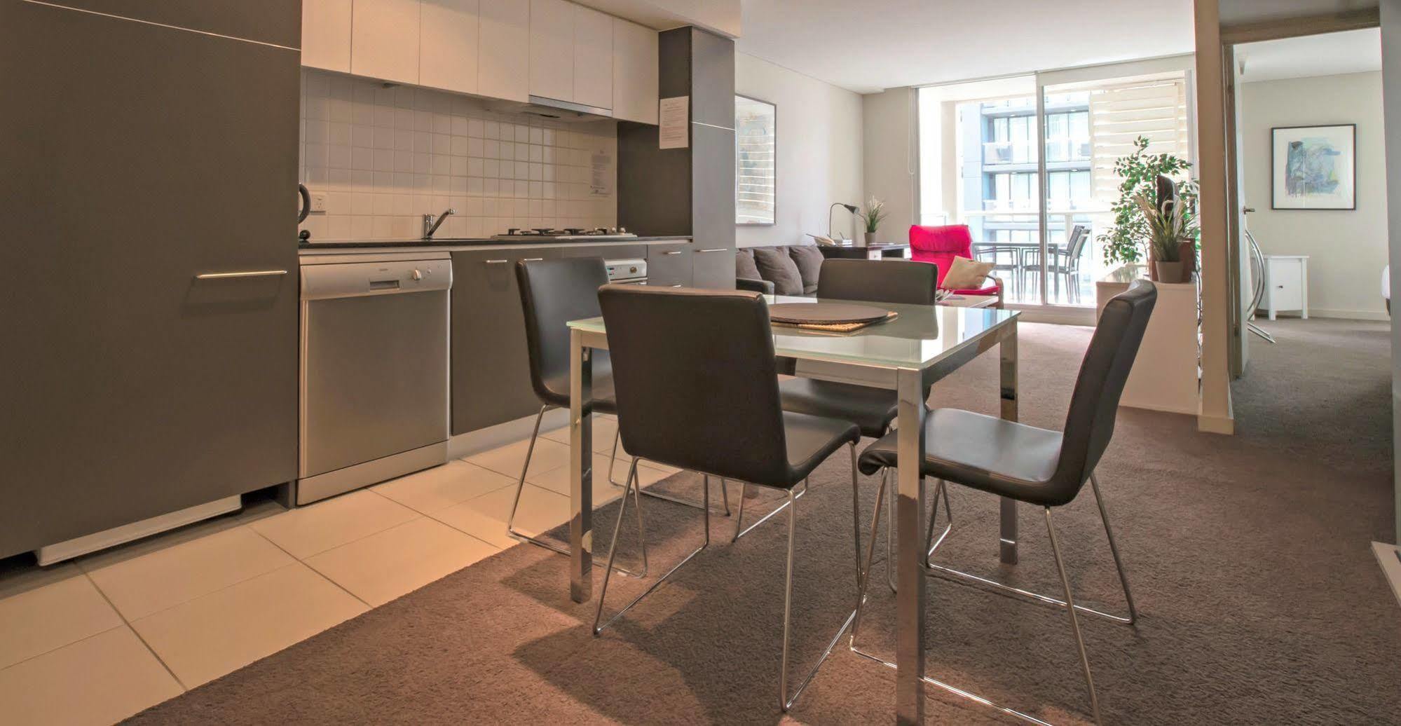 Adelaide Dress Circle Apartments - North Terrace Екстер'єр фото