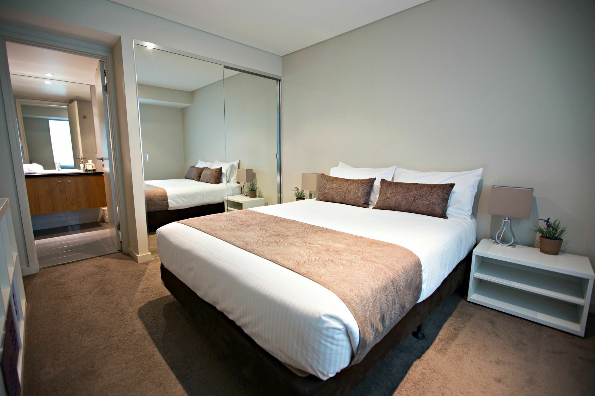 Adelaide Dress Circle Apartments - North Terrace Екстер'єр фото